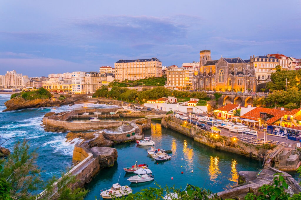 What can be the benefits of learning French in Biarritz